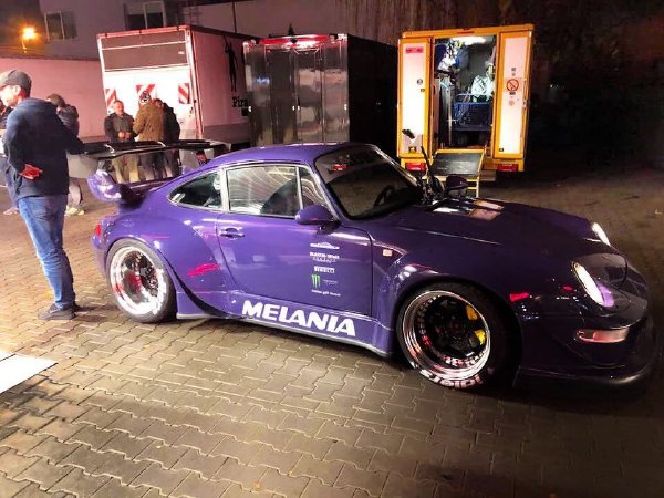 Cover image for Melania